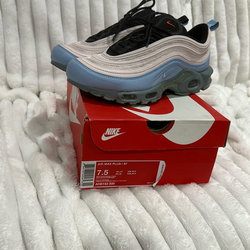 Nike Air Max Plus in Black and Light Blue